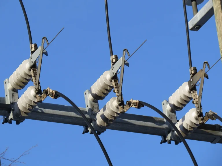 Ndarës 20 kV në shtyllë